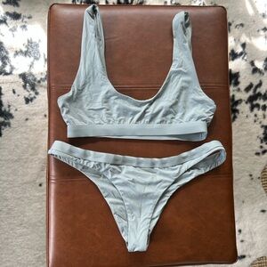 Dippin Diasys Grey Bikini Set

Top S 
Bottom L